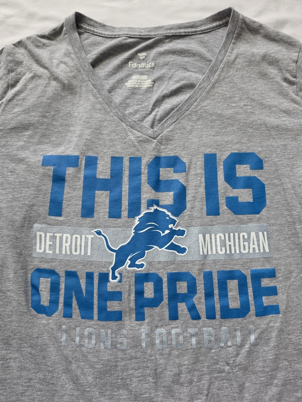 Detroit Lions Fanatics Women’s XL Gray Long Sleeve V-Neck Shirt One Pride
